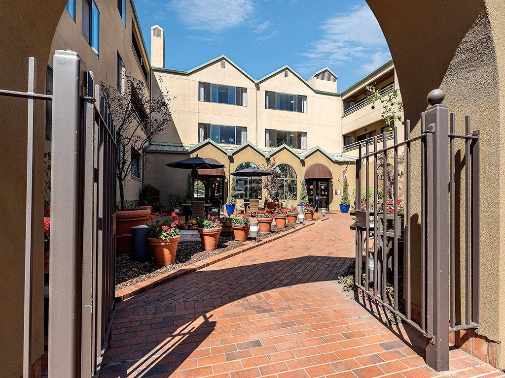 Pacifica Senior Living San Leandro Apartments In San Leandro Ca
