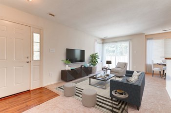 Coachman's Landing photo of living room - Photo Gallery 6