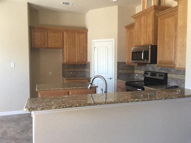 800 Alexandria Lane 4 Beds House for Rent - Photo gallery 2