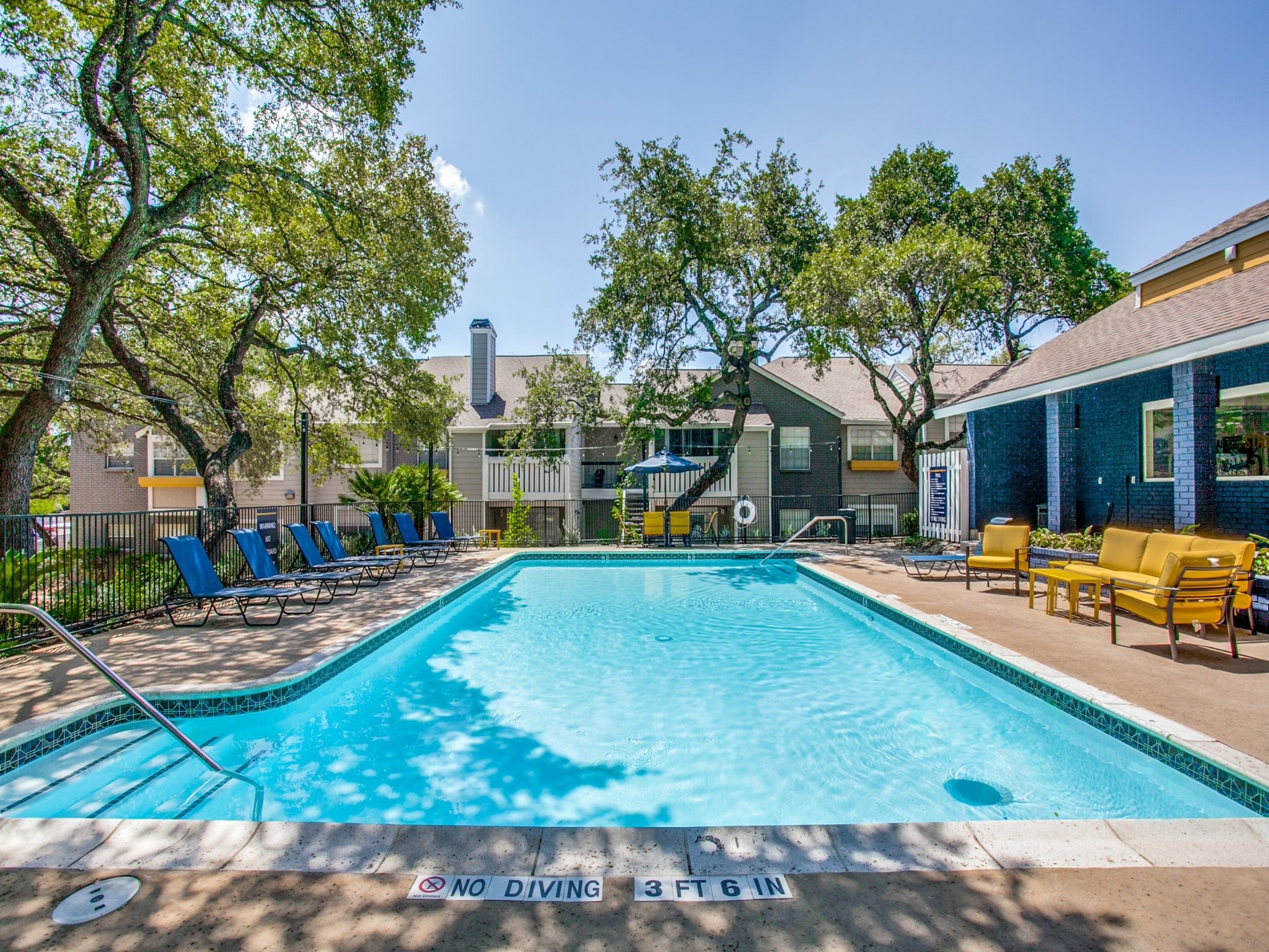 New Apartments In Huebner Oaks with Simple Decor