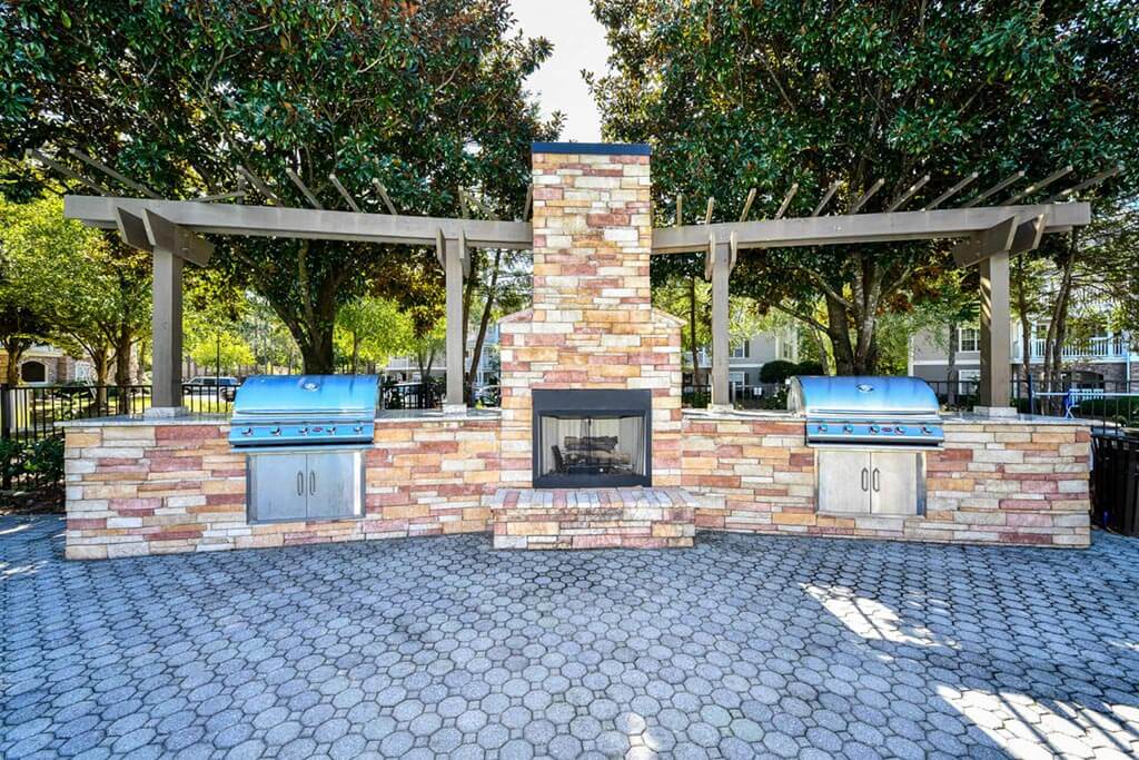 Picnic and BBQ Area, at Crestmark Apartment Homes, Lithia Springs, GA