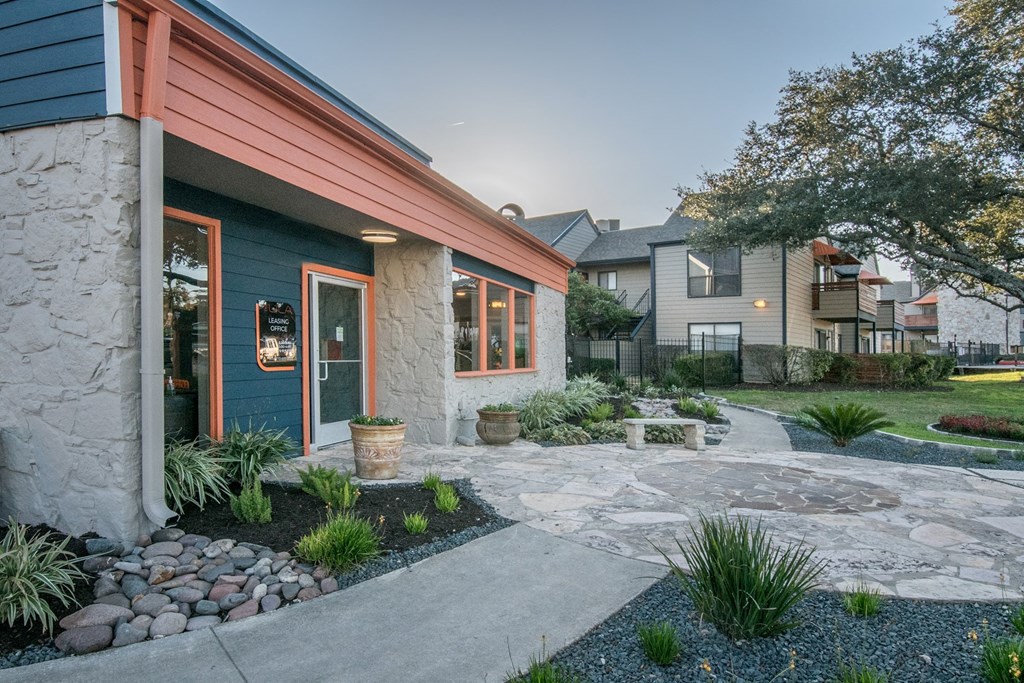 exterior northwest san antonio apartments