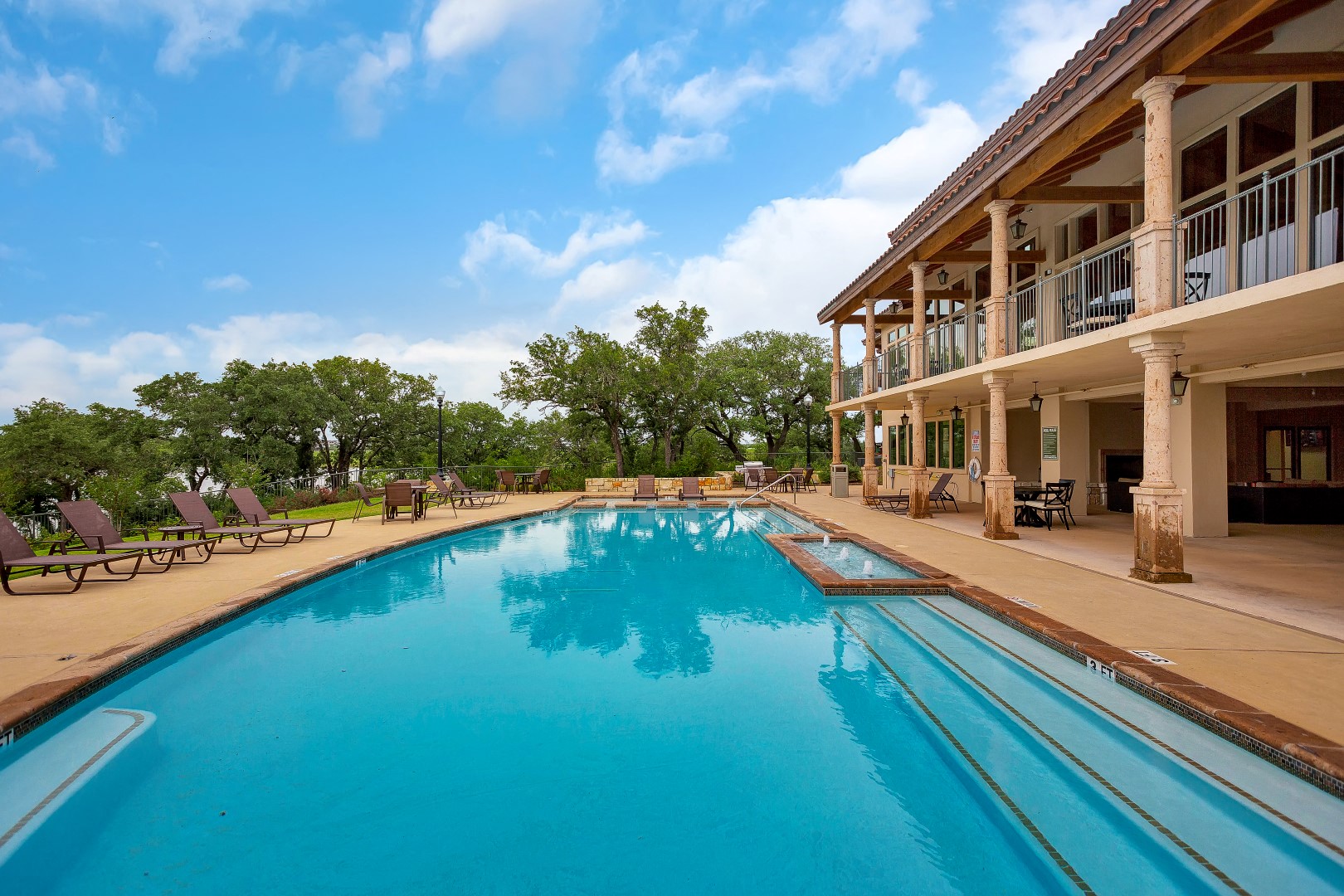 Muir Lake Apartments in Cedar Park, TX