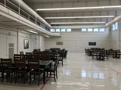 a large room filled with tables and chairs in a hall