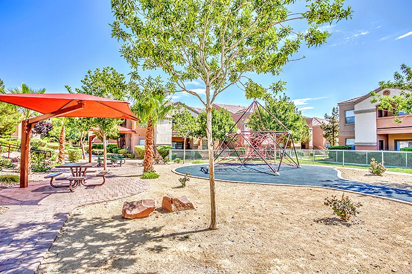 the preserve at ballantyne commons community park with playground and picnic tables