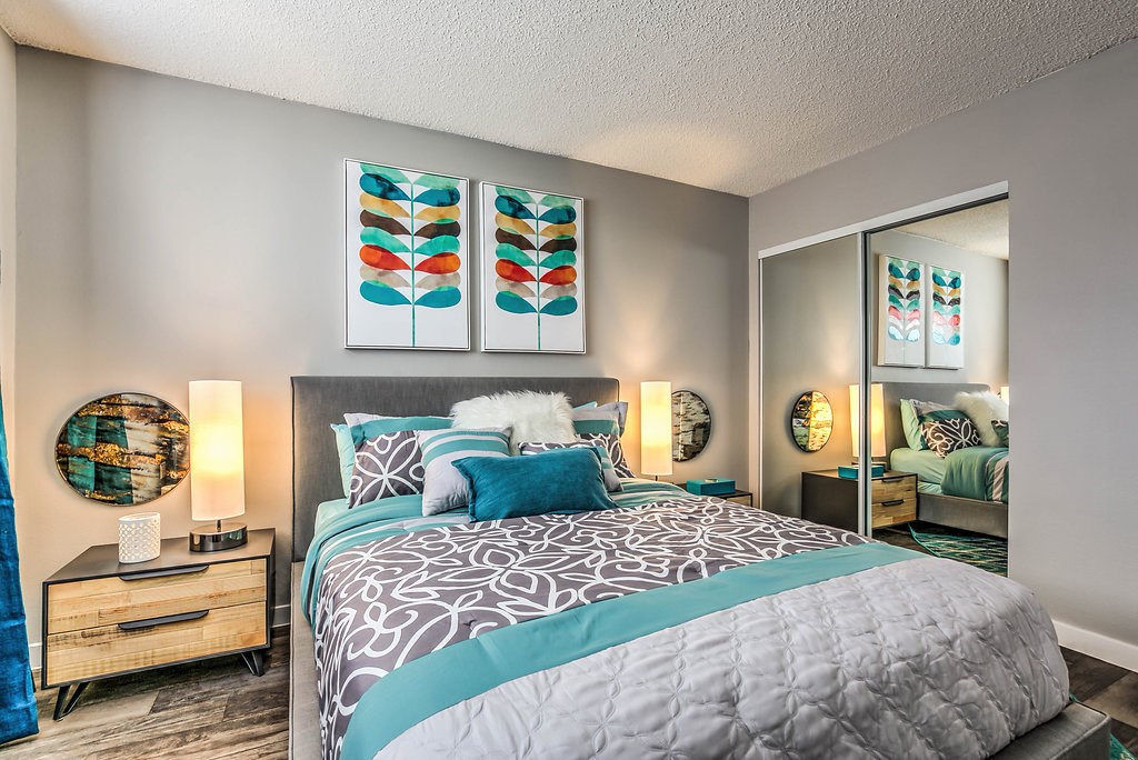 spacious bedroom with closet and mirror at the choices