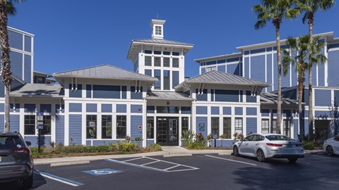 a large building with cars parked in front of it