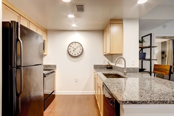 100 Capital Yards Studio-2 Beds Apartment for Rent - Photo Gallery 18