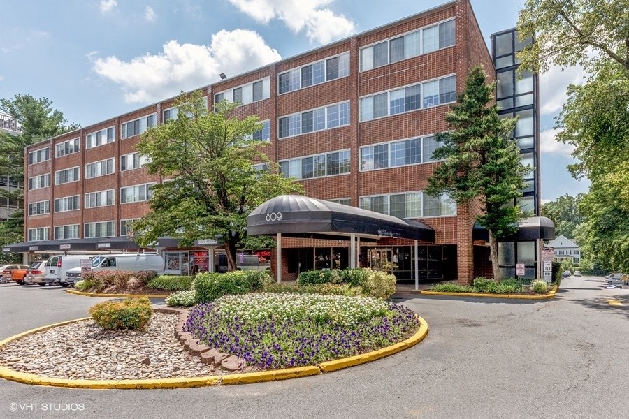 Broadfalls Apartments, 809 West Broad St., Falls Church, VA RentCafe