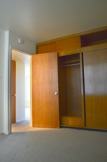 1000 Austin St 1-2 Beds Apartment for Rent - Photo Gallery 6