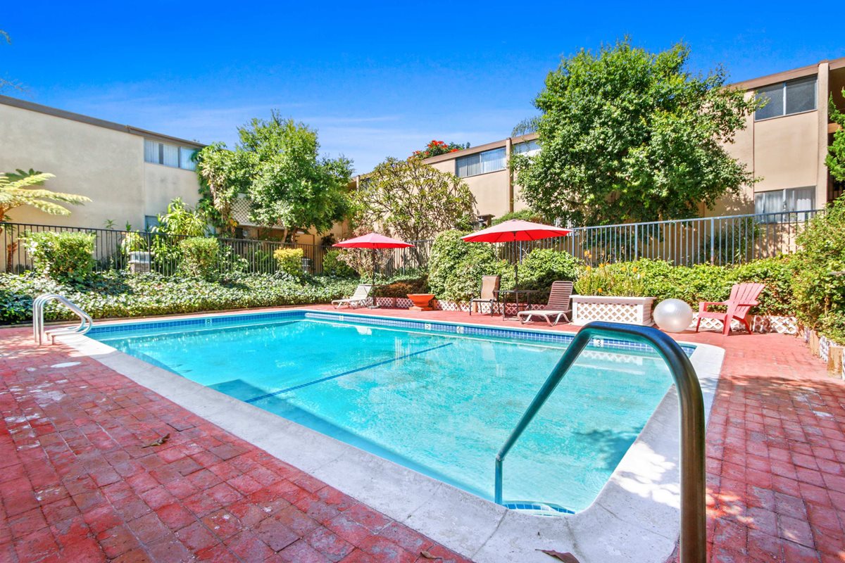 Parkwood Apartments - Mgmt: Parkwood Villas, LLC