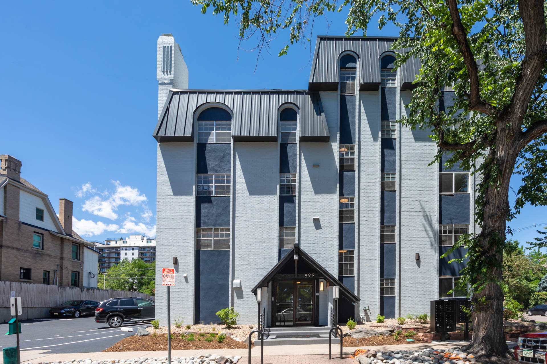 the building in which the hotel is located