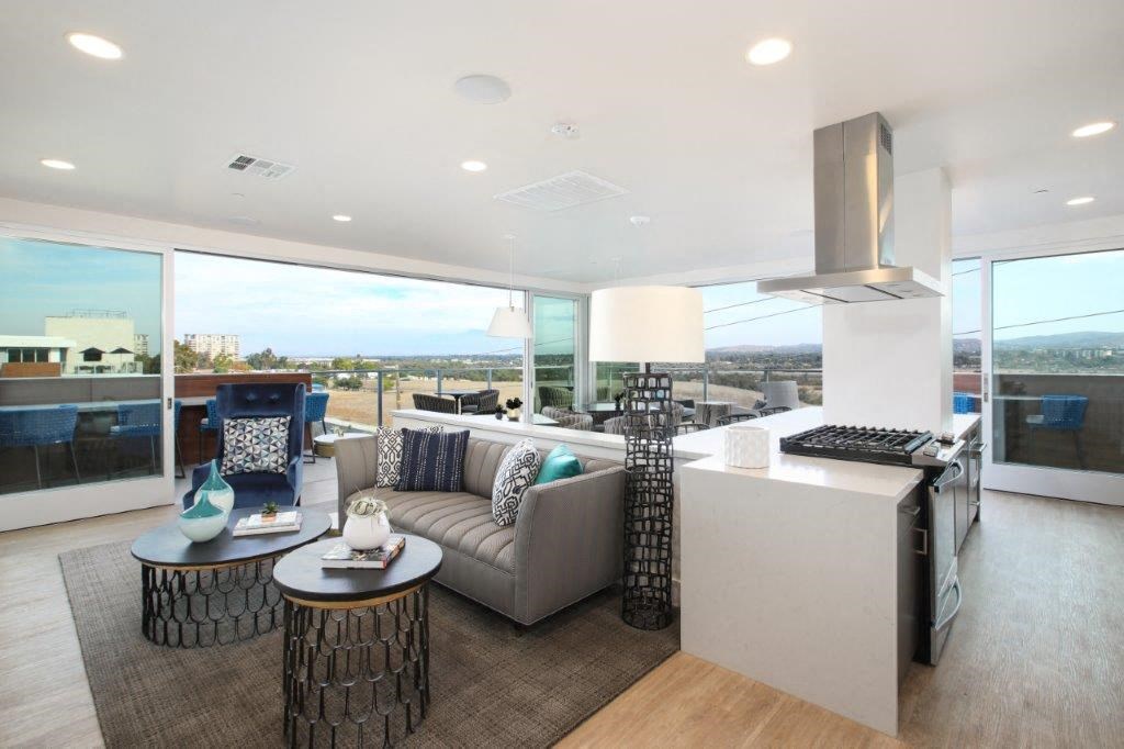 Living room and kitchen in Club One with stunning city view