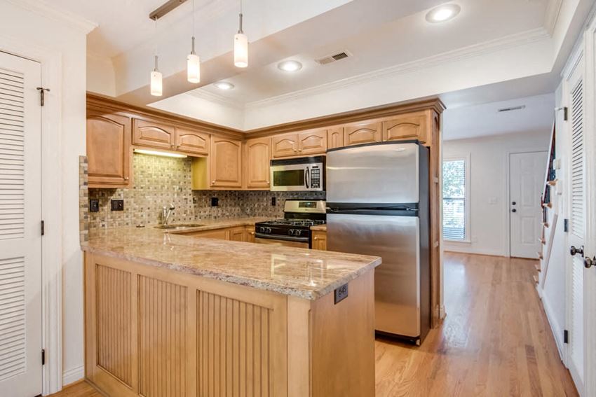 4000 Oak Street 1-2 Beds Apartment, Townhouse for Rent - Photo Gallery