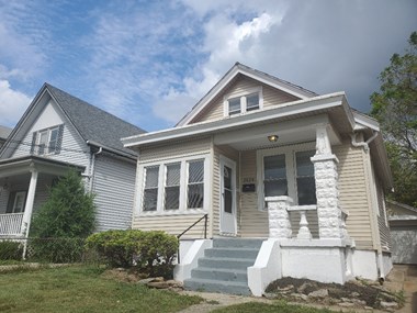 3858 Davis Ave 2 Beds Apartment for Rent