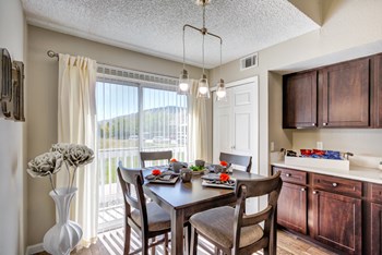 303 Jackson Dr 1-3 Beds Apartment for Rent - Photo Gallery 3