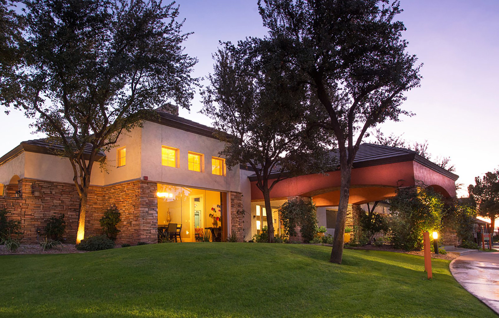 Symphony Apartments in Chandler, AZ