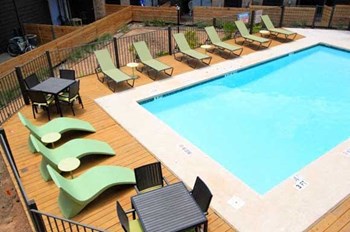 Over view of our pool side - Photo Gallery 6