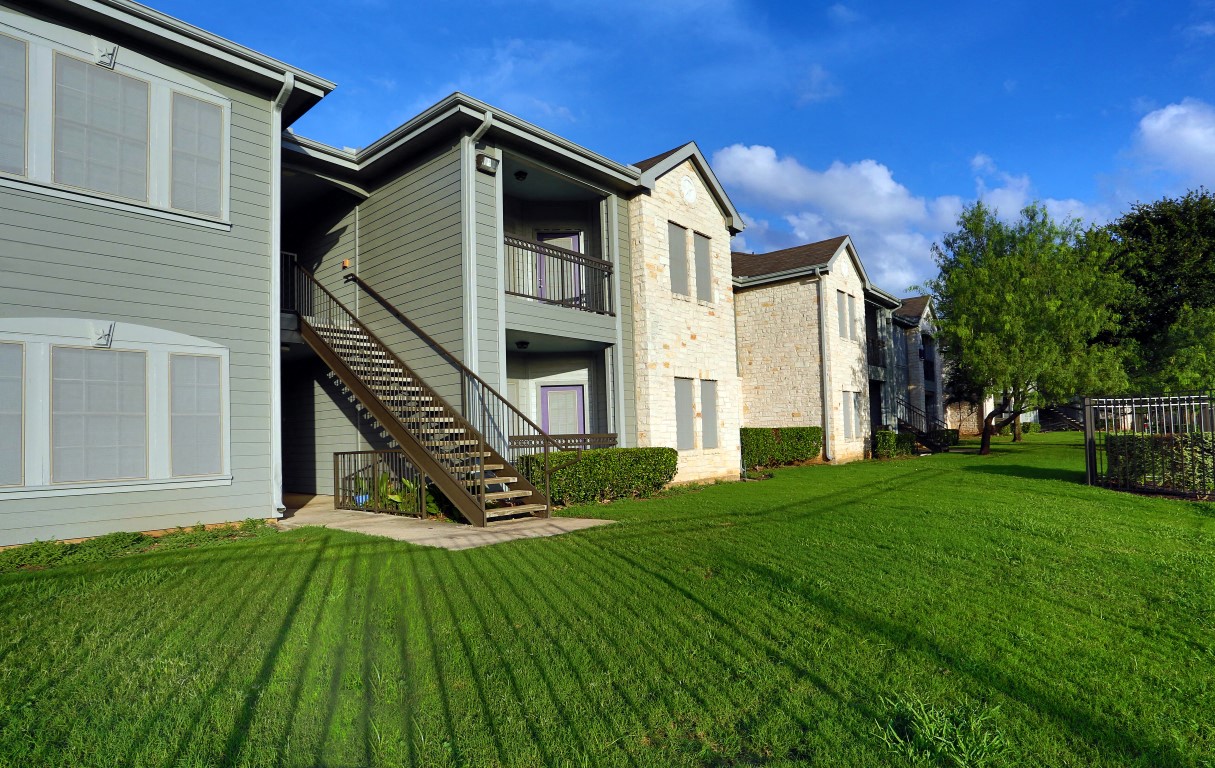 Lush Landscaping at Saddle Creek Apartments, Austin, TX, 78748