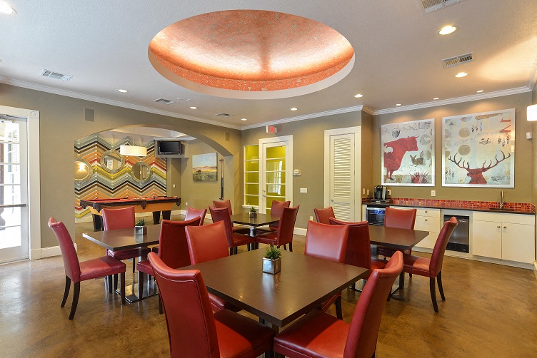 Ample Sitting Space In Clubhouse at Saddle Creek Apartments, Austin, Texas