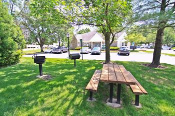 Picnic Areas with Grills at Saratoga Square, Springfield, 22153