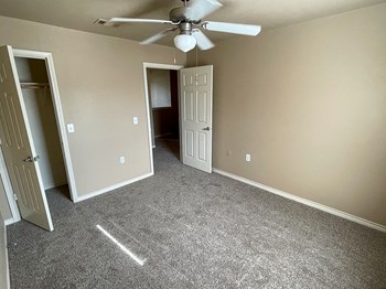 1885 E Farragut Ave 1-4 Beds Apartment, Affordable for Rent - Photo Gallery 5