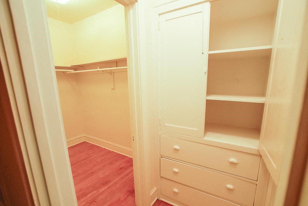 2886 James Avenue South