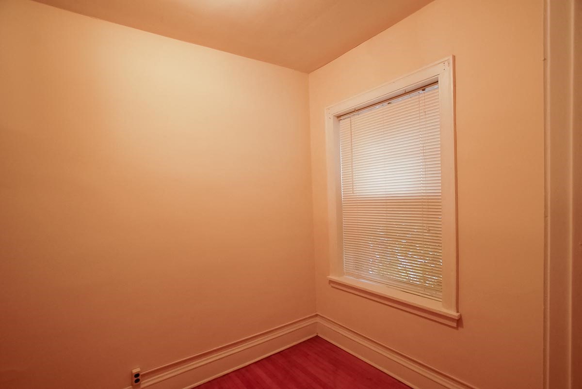 2886 James Avenue South