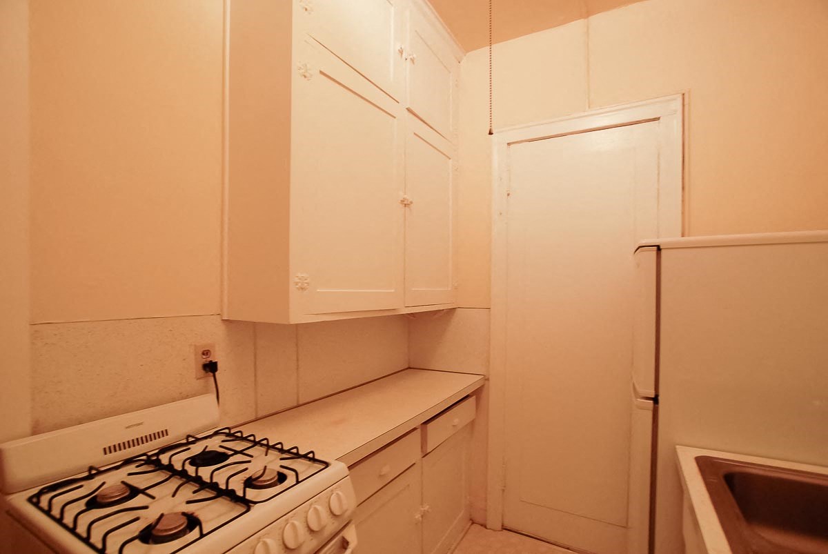 2886 James Avenue South