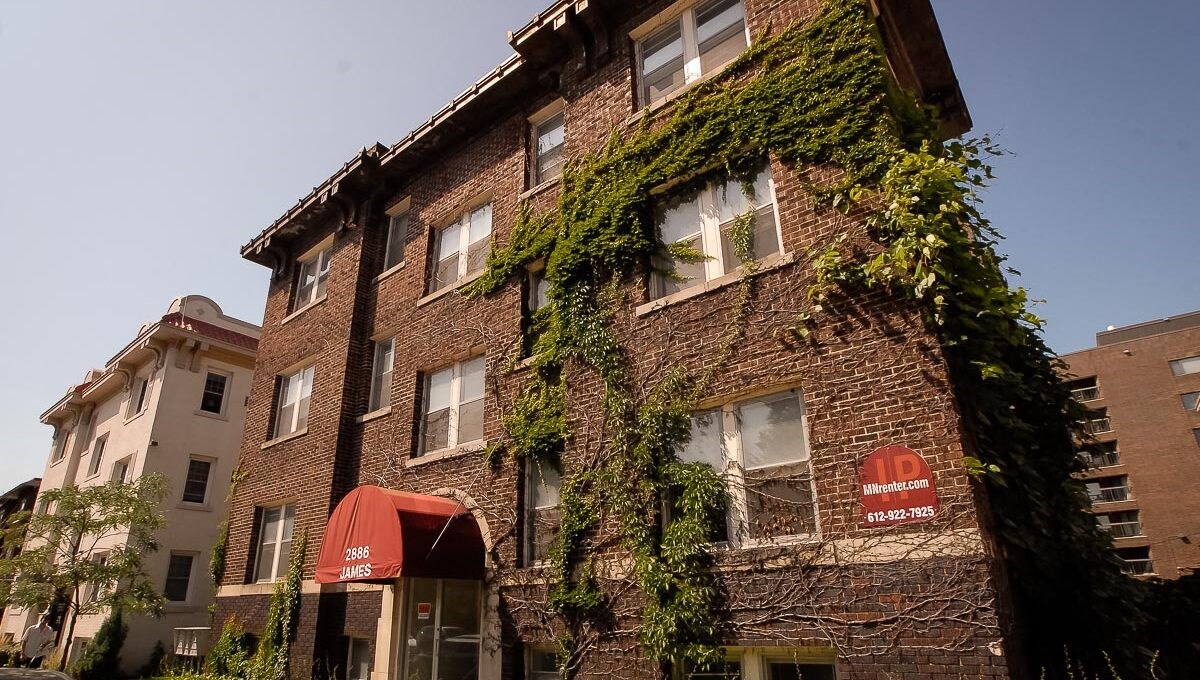 2886 James Avenue South