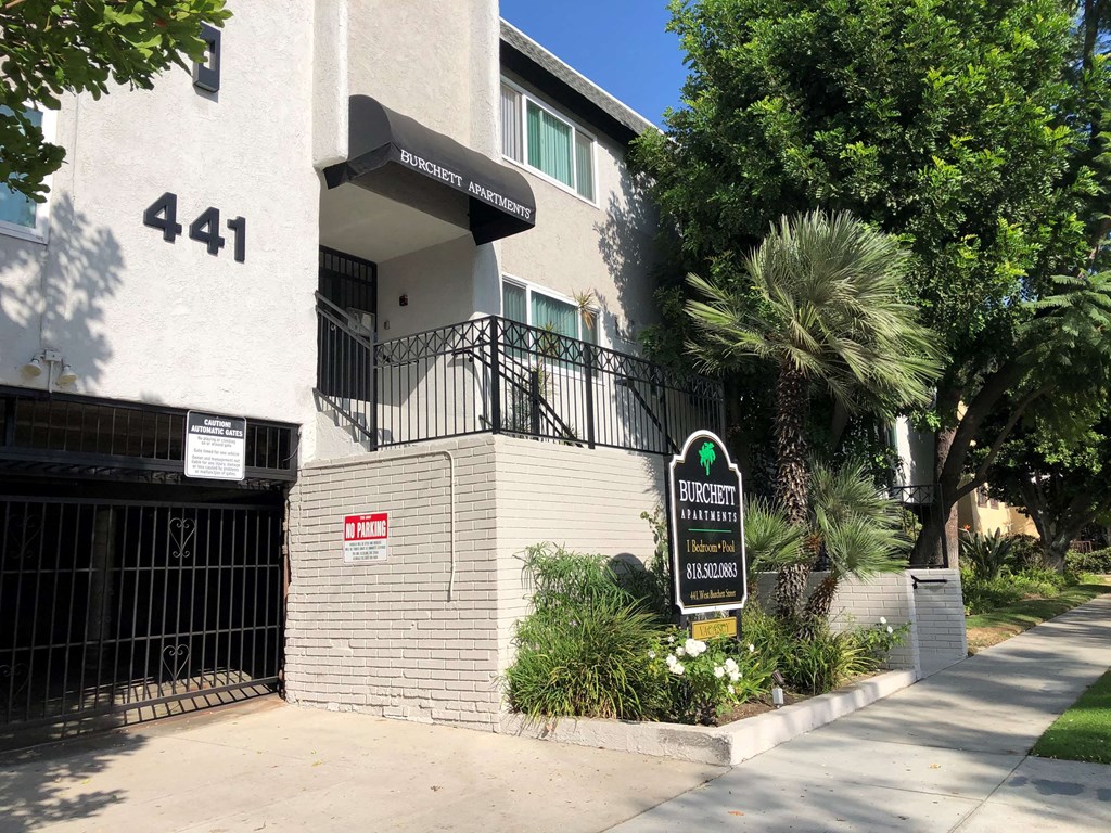 the building in which the hotel is located