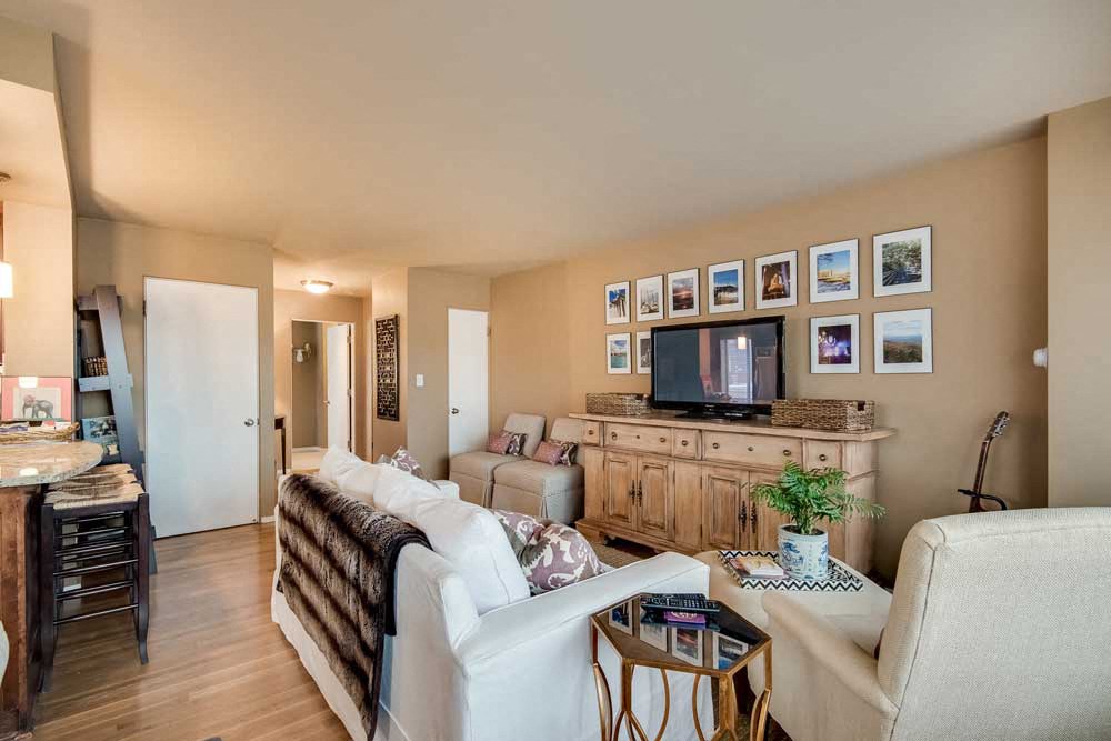 Premium Living Room - West Views