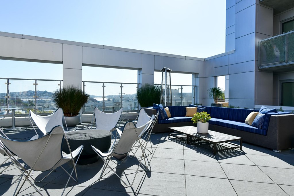 Enjoy At Rooftop Deck at Venn Apartments, San Francisco
