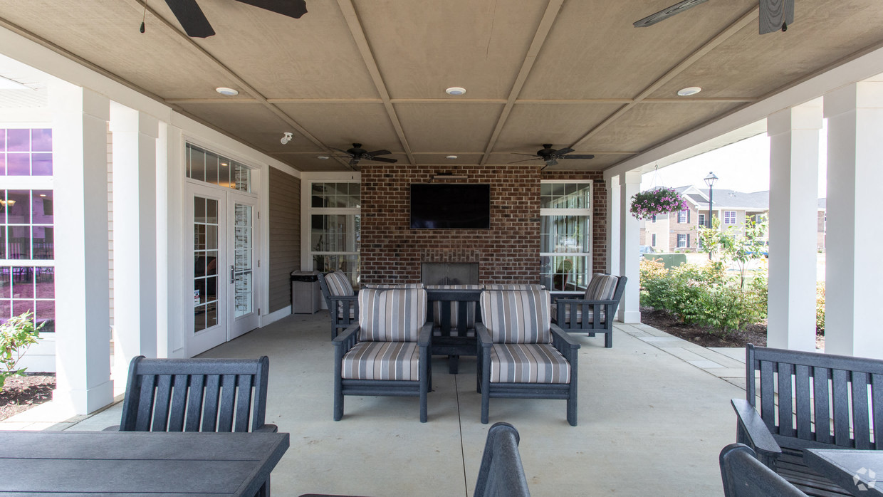 Relax in the outdoor Lounge!