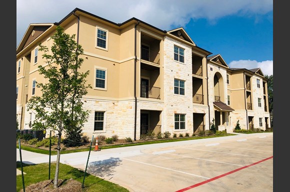 Hollybrook Ranch Apartments, 2401 W. Pflugerville Parkway, Round Rock
