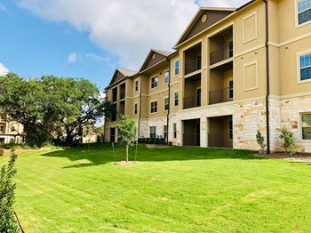 Exterior view of apartment building in Round Rock, Texas - Photo Gallery 5