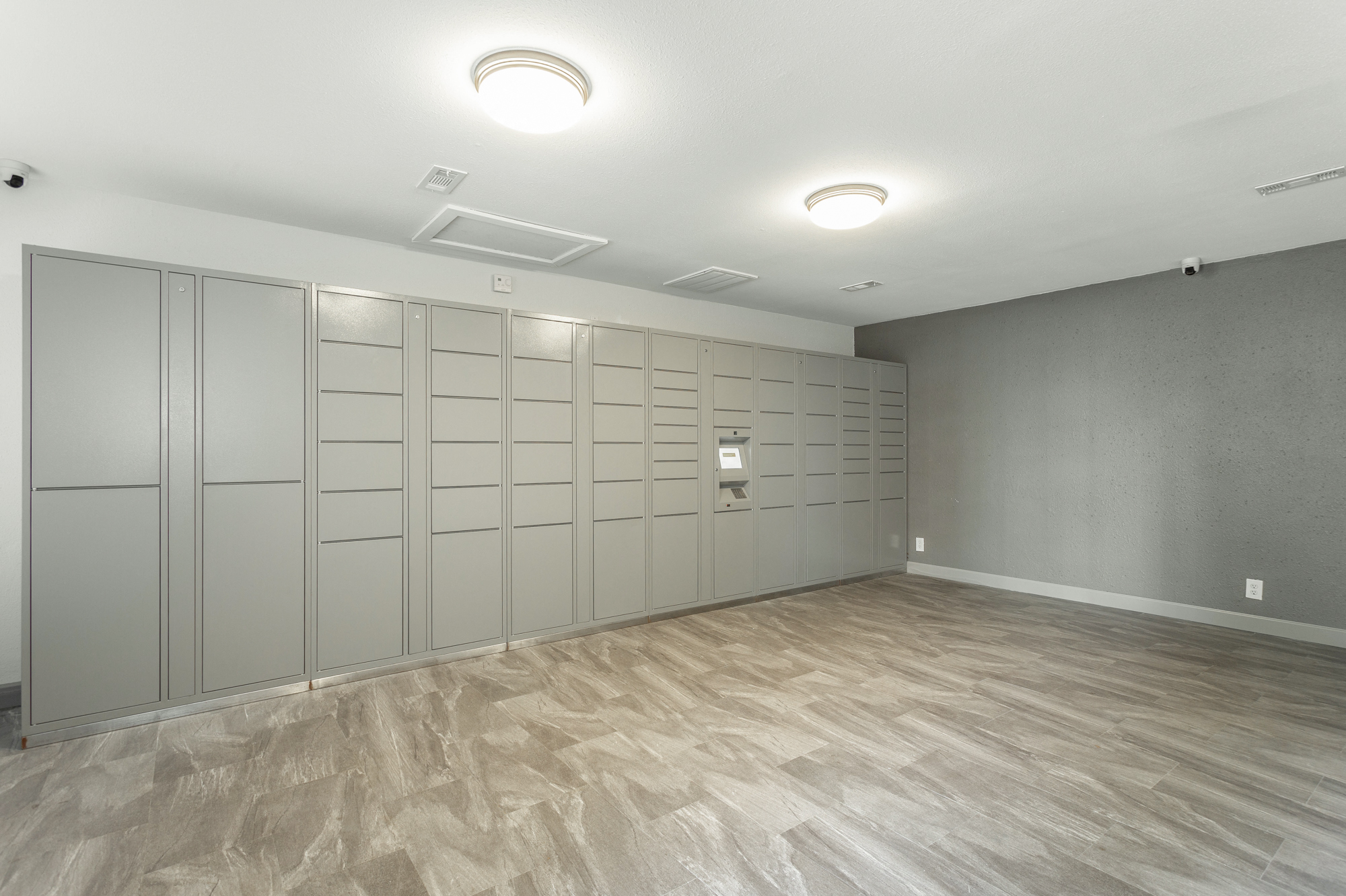 Parcel pending lockers at Creekstone Apartment homes in Nashville, TN
