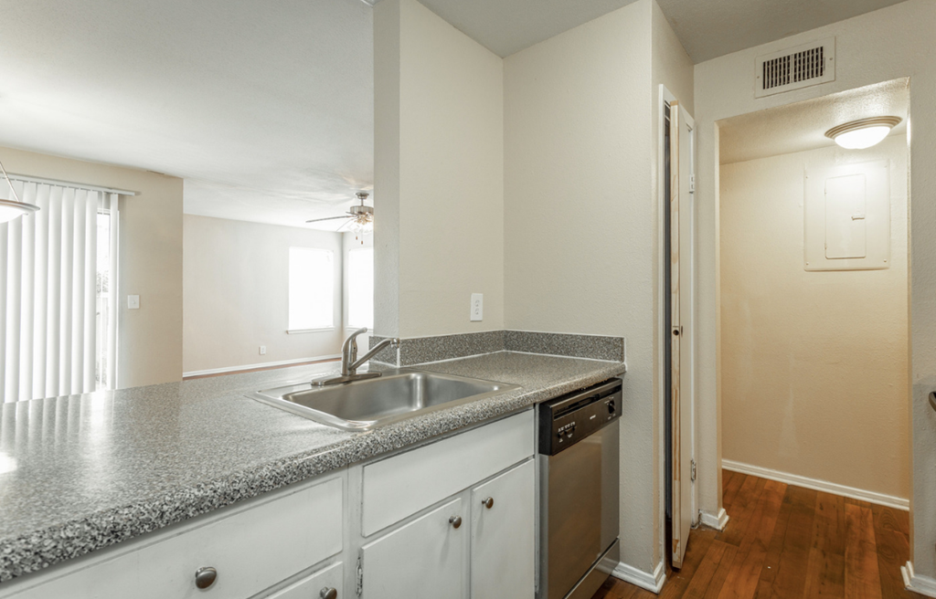 Kitchen at Creekstone Apartment homes in Nashville, TN