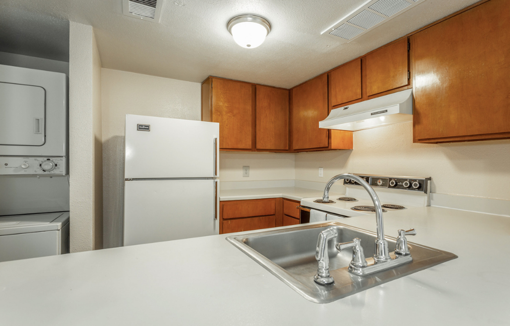 Kitchen at Creekstone Apartment homes in Nashville, TN