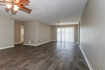1408 SW 22nd Ave 4 Beds House for Rent - Photo Gallery 4