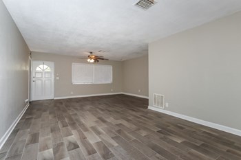 1408 SW 22nd Ave 4 Beds House for Rent - Photo Gallery 5