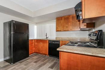 1408 SW 22nd Ave 4 Beds House for Rent - Photo Gallery 6