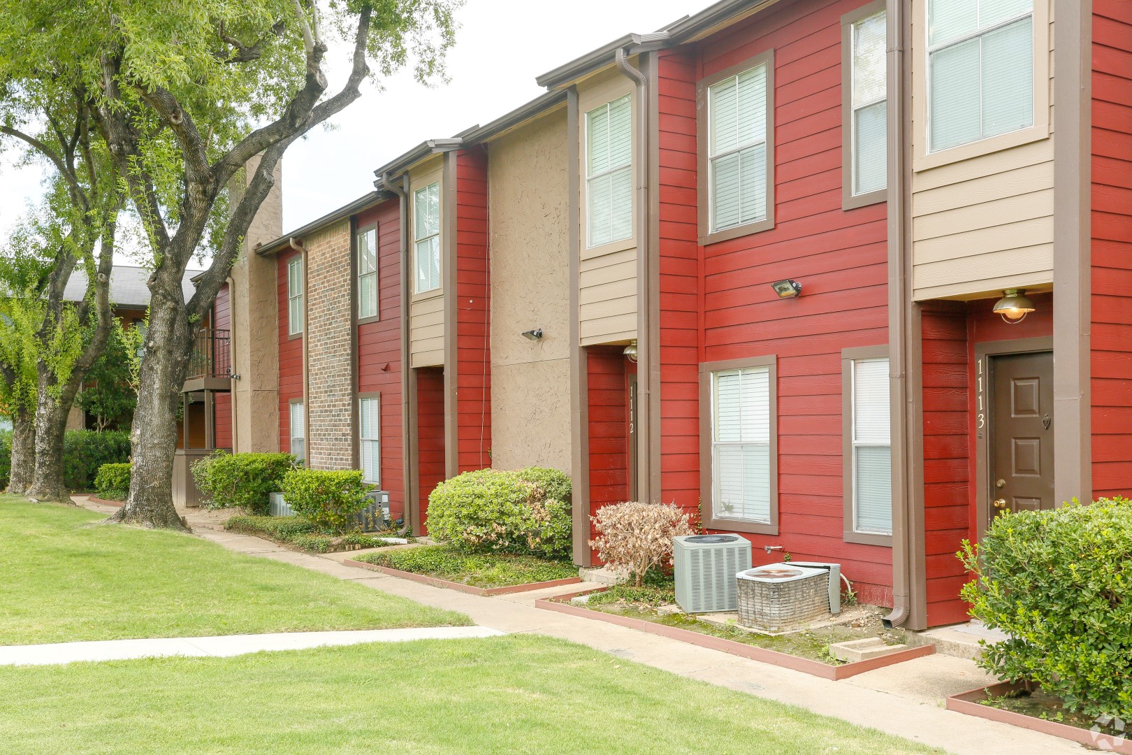 The Wilcox Apartments 2400 South Loop West Houston TX RENTCaf   Exterior Apartments In South Loop Houston 