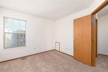 2350 Courtright Road 2-3 Beds Apartment, Affordable for Rent - Photo Gallery 10