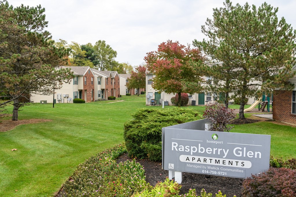 the apartments at raspberries glen apartments entrance sign