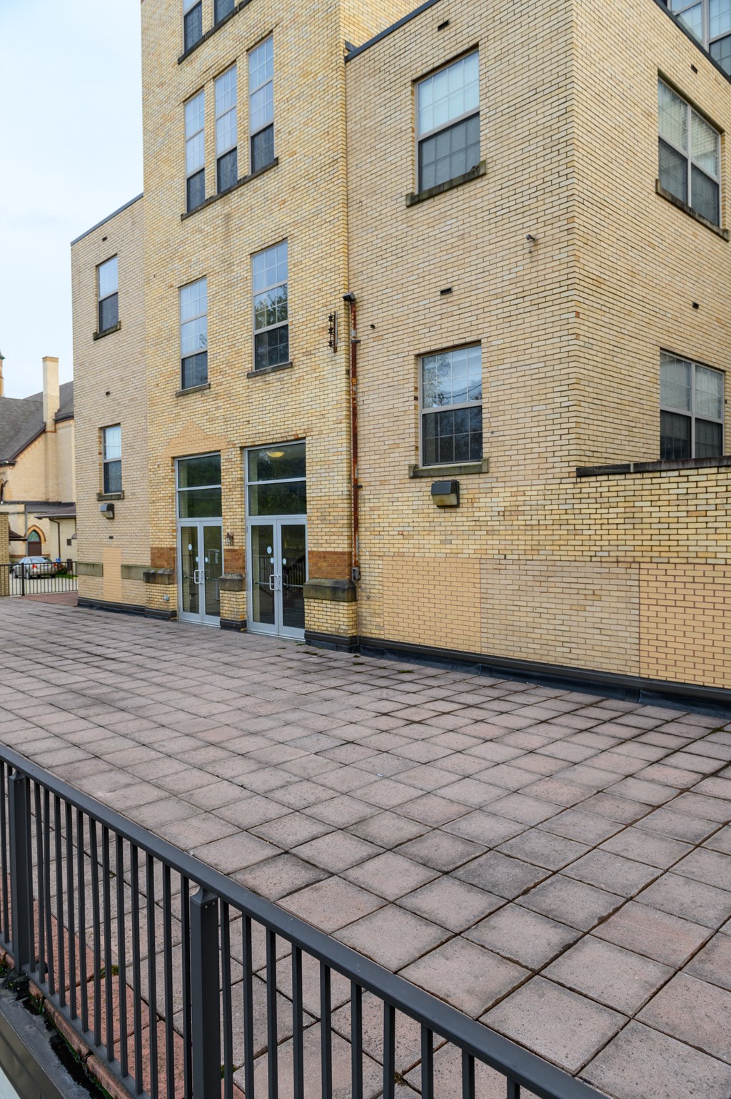 the building in which the apartment is located