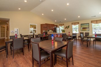 3750 Sturbridge Ct 1 Bed Apartment, Affordable for Rent - Photo Gallery 6