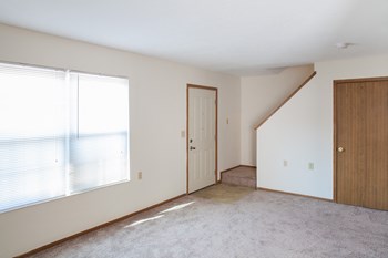 532 Meadows Drive 2-3 Beds Apartment, Townhouse, Affordable for Rent - Photo Gallery 5