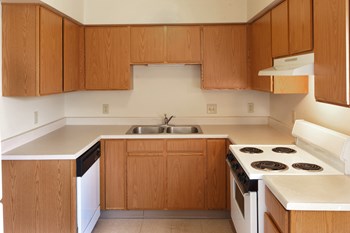 401 Columbia Ct 2-3 Beds Apartment, Affordable for Rent - Photo Gallery 6