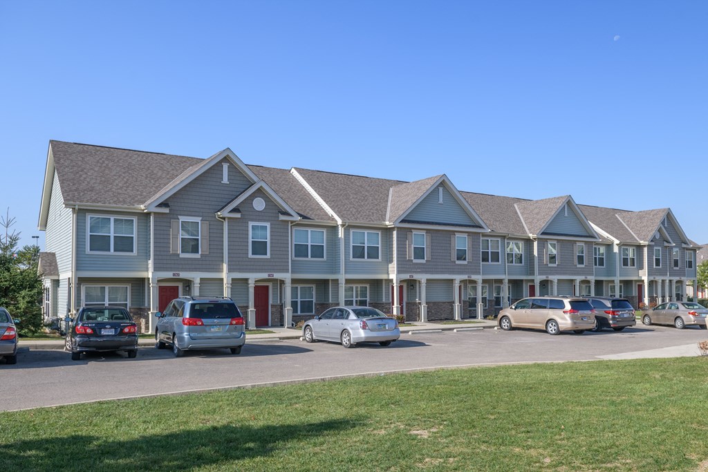 a large building with cars parked in front of it